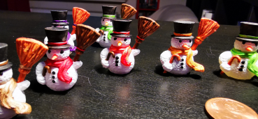 Kleiner handbemalter Schneemann